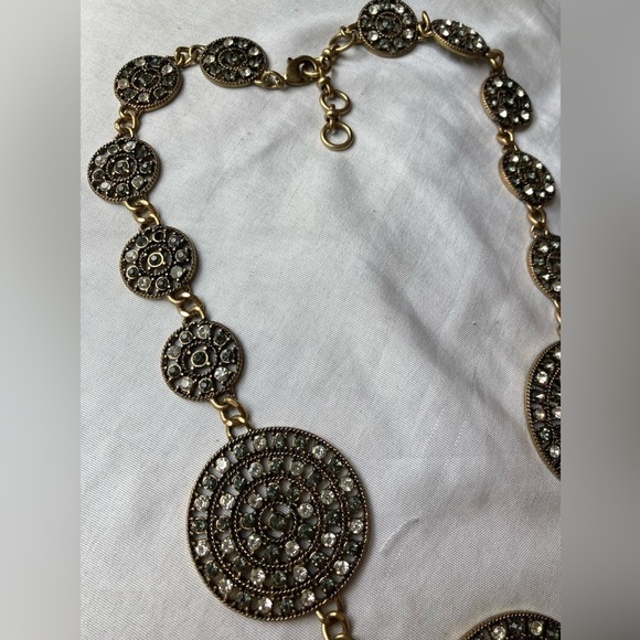 Beautiful‎ Medallion Station Rhinestones Necklace - Picture 4 of 5